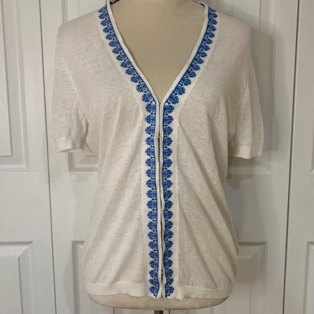 Banana Republic White Lightweight Short Sleeve Sweater with Blue Embroidery